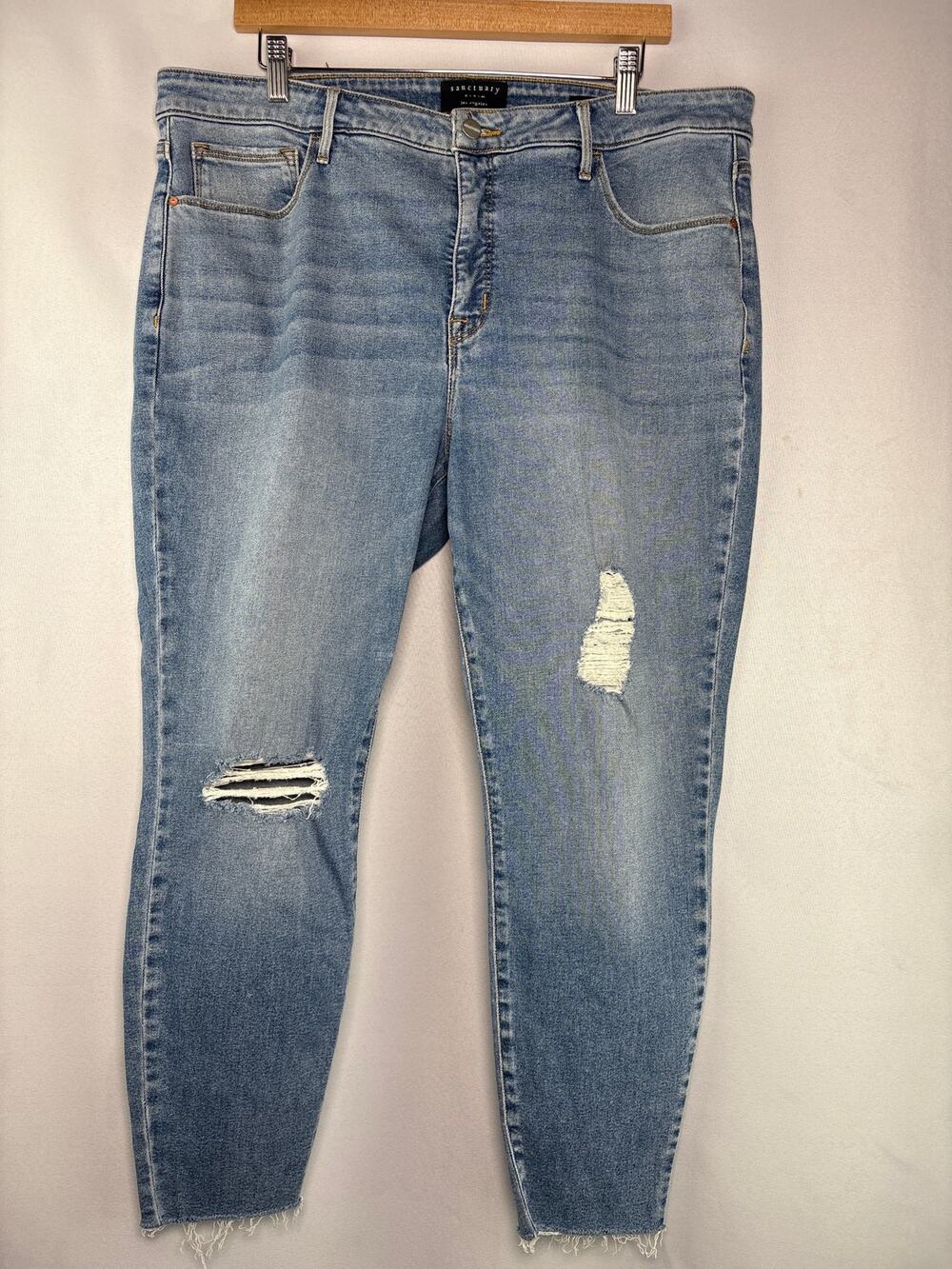 Womenâs Sanctuary Size 18 Light Blue Distressed Jeans
